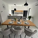 - Luxury With Private Pool Apartman