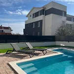 - Luxury With Private Pool Medulin