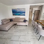 - Luxury With Private Pool Apartman Medulin