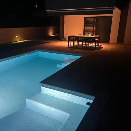 - Luxury With Private Pool *