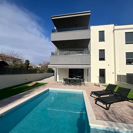 - Luxury With Private Pool *