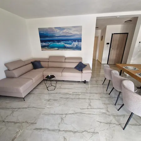 - Luxury With Private Pool Apartmán Medulin