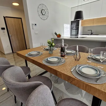 - Luxury With Private Pool Apartmán Medulin