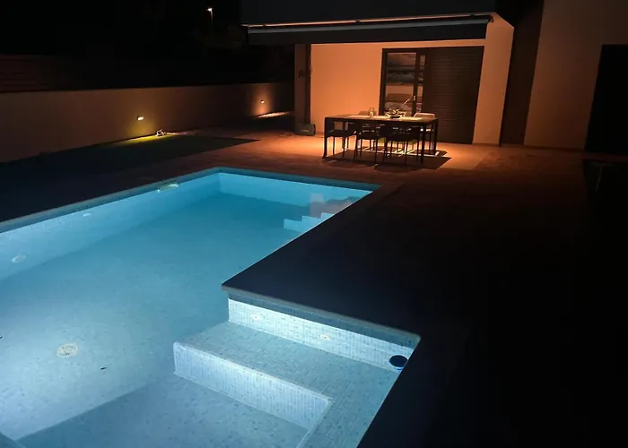 - Luxury With Private Pool *
