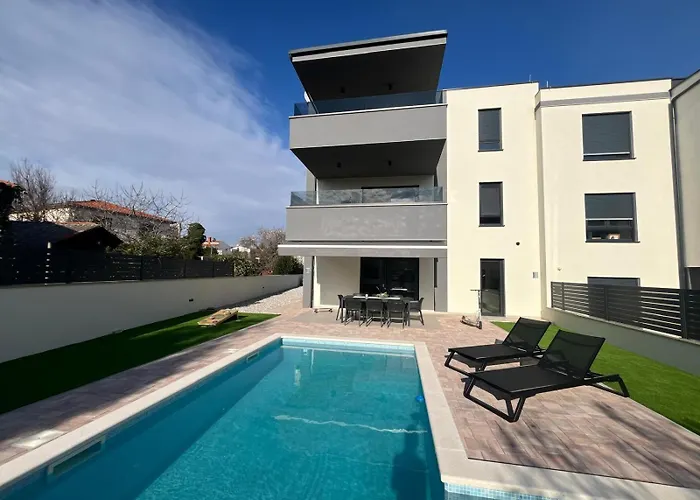 - Luxury With Private Pool *