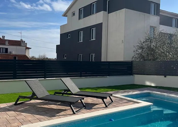 - Luxury With Private Pool Medulin