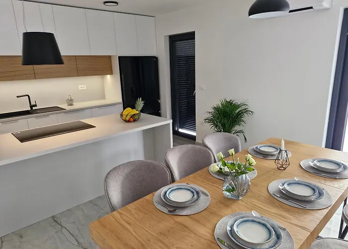 - Luxury With Private Pool *