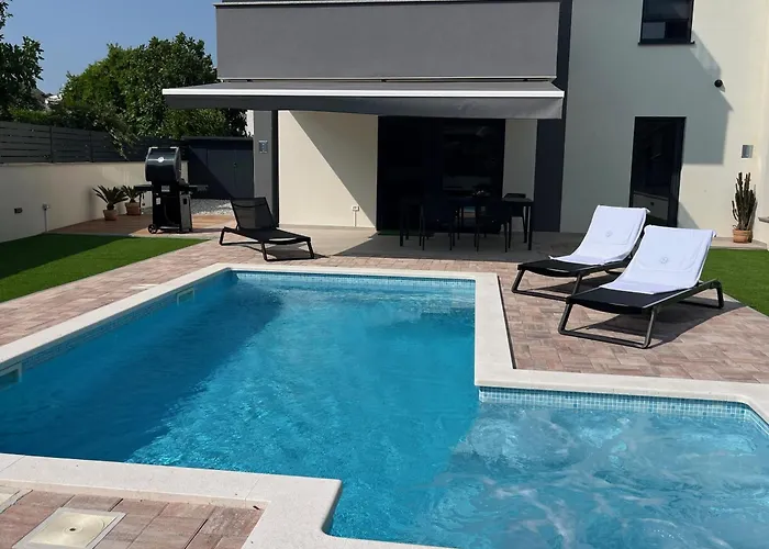 - Luxury With Private Pool