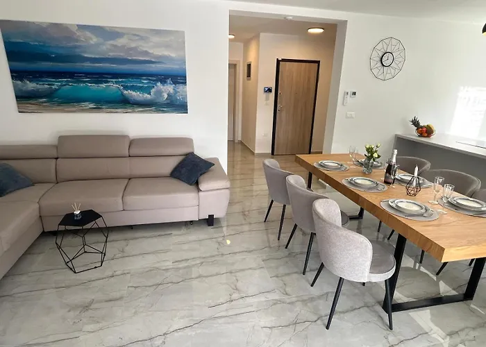 - Luxury With Private Pool